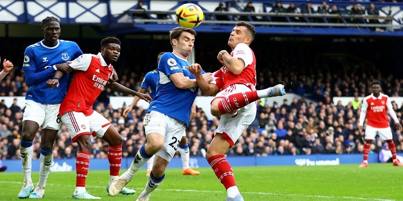 Everton-co-loi-the-ve-the-luc-nhung-kho-tao-nen-su-khac-biet